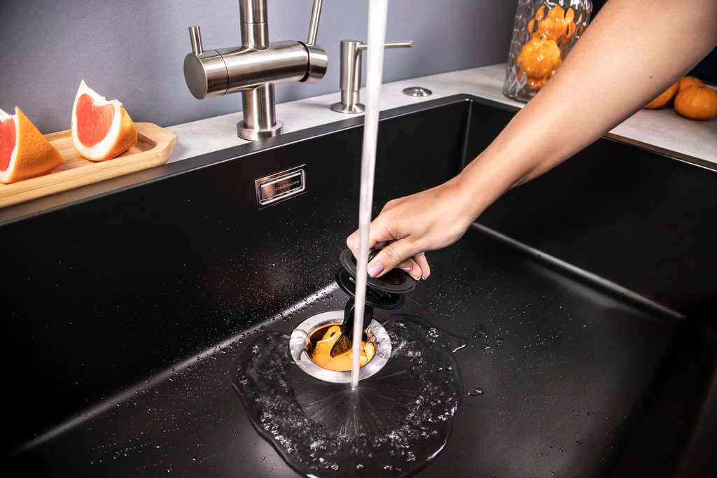 Купить Измельчитель пищевых отходов OMOIKIRI Nagare Slim 500 — Фото 3