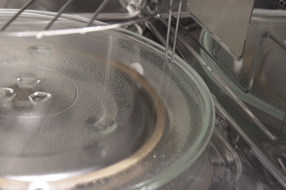 Купить Встраиваемая СВЧ печь KORTING KMI 825 TGB — Фото 2